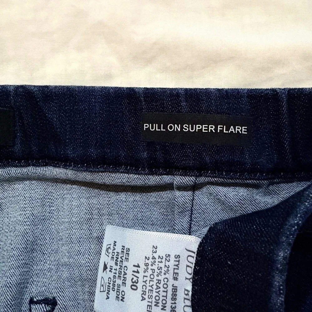 Judy Blue Dark Wash Pull On Super Flare Jeans JB88136 Size 11/28 Bell Bottoms - Picture 3 of 11